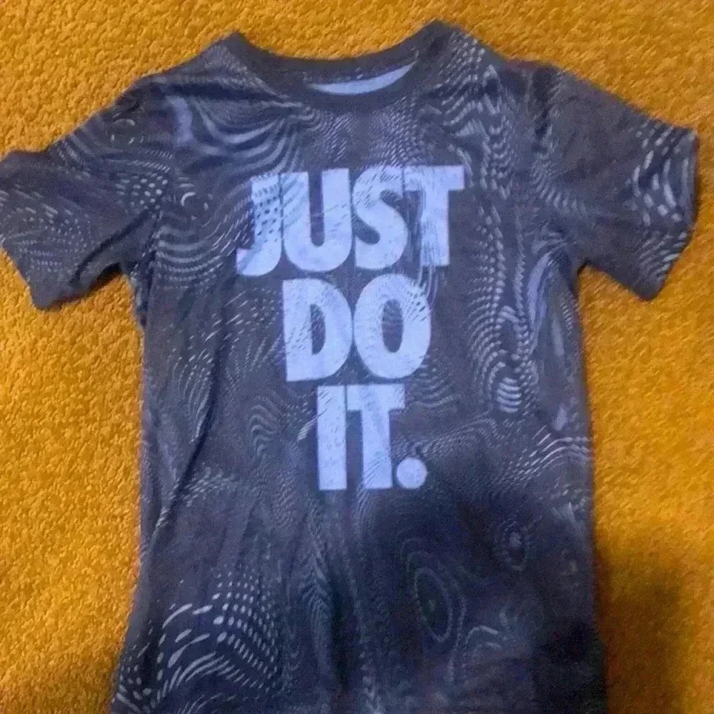 Nike dri-fit size medium